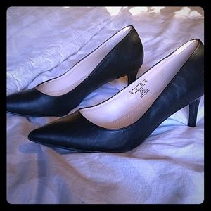 Black Jaclyn Smith pumps